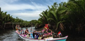 Menikmati Pesona Bentang Alam Berbalut Budaya Rammang-Rammang