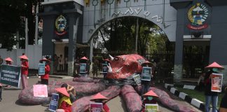 Monster Oligarki Kepung Kantor Gubernur Sulawesi Selatan