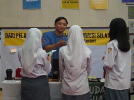 Pelajar Makassar Belajar Memahami Isu Lingkungan Langsung dari Komunitas dalam Kawula17 Goes to School