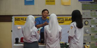 Pelajar Makassar Belajar Memahami Isu Lingkungan Langsung dari Komunitas dalam Kawula17 Goes to School