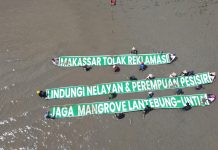 Lakukan Aksi Penanaman Mangrove, Komunitas Peduli Lingkungan Bentangkan Spanduk Penolakan Reklamasi Pesisir Lantebung-Untia