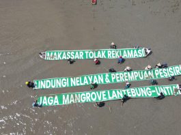 Lakukan Aksi Penanaman Mangrove, Komunitas Peduli Lingkungan Bentangkan Spanduk Penolakan Reklamasi Pesisir Lantebung-Untia