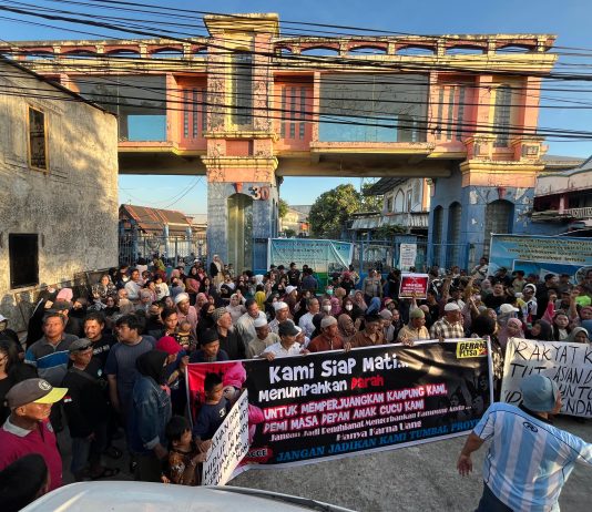 Ratusan Warga dan Tokoh Masyarakat Tutup Jalan Ir. Sutami Tolak Lokasi PLTSa di Tamalanrea